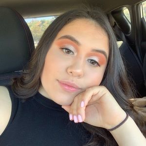 Meet your Posher, Dayana